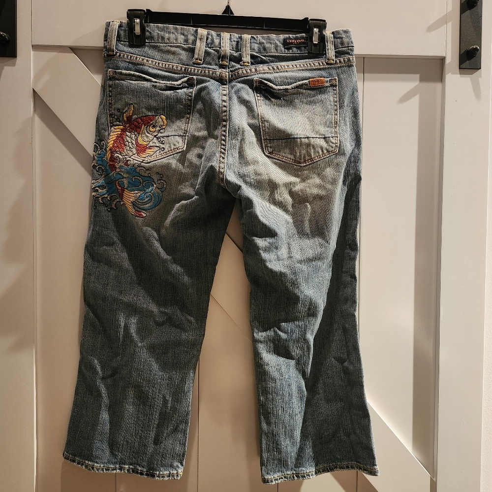 Vertigo Vintage Blue Capri Jeans with Embroidered Design Size 12/32